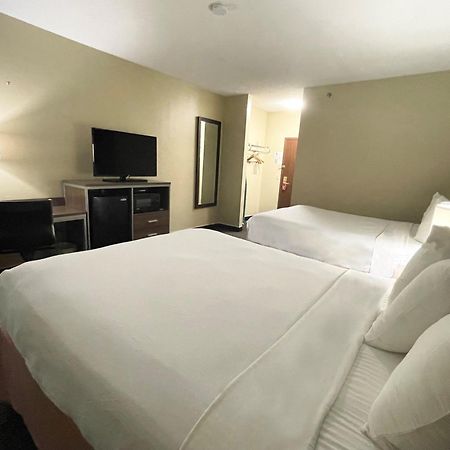 Отель Super 8 By Wyndham St Charles Saint Charles Экстерьер фото