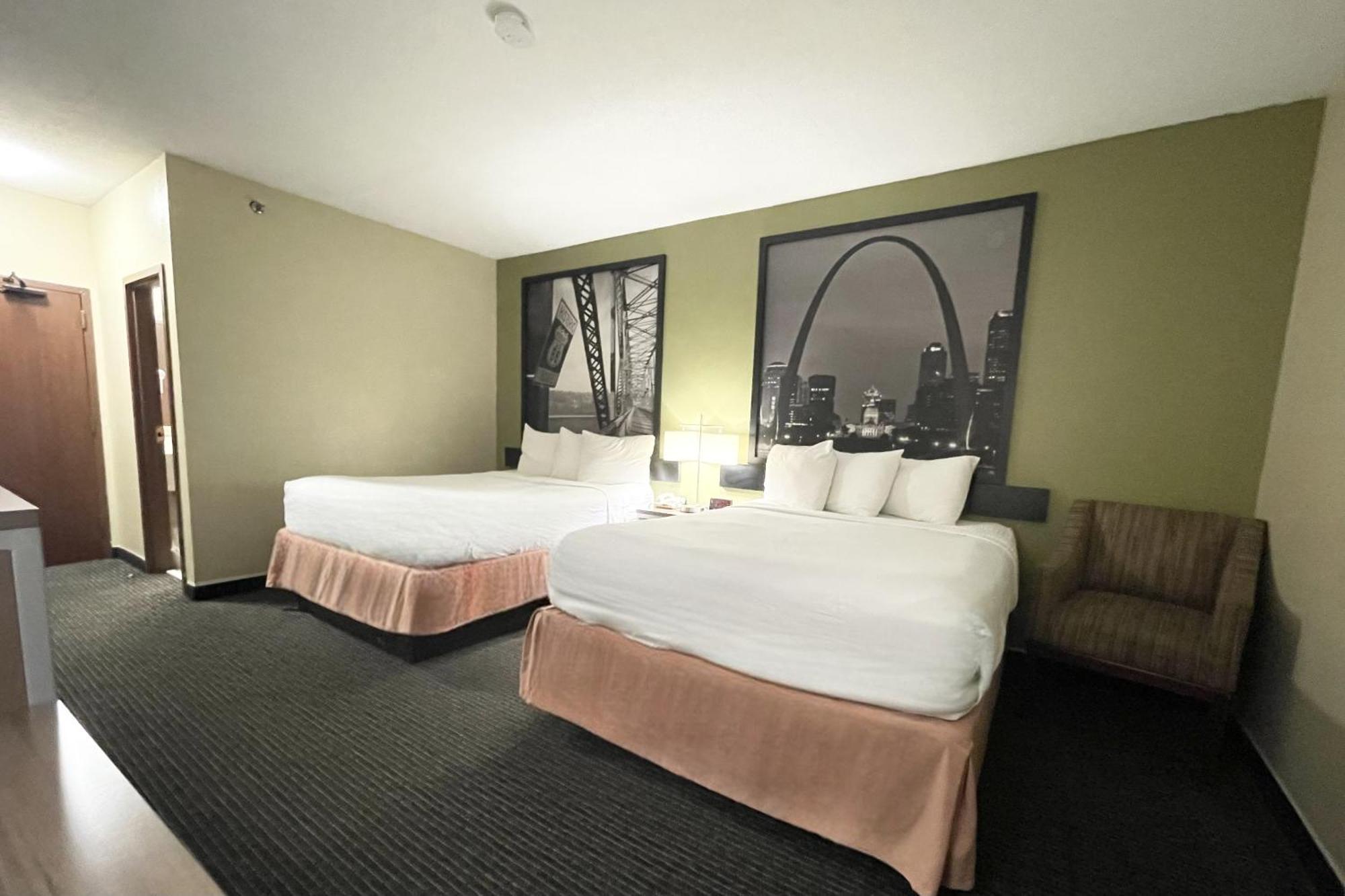 Отель Super 8 By Wyndham St Charles Saint Charles Экстерьер фото