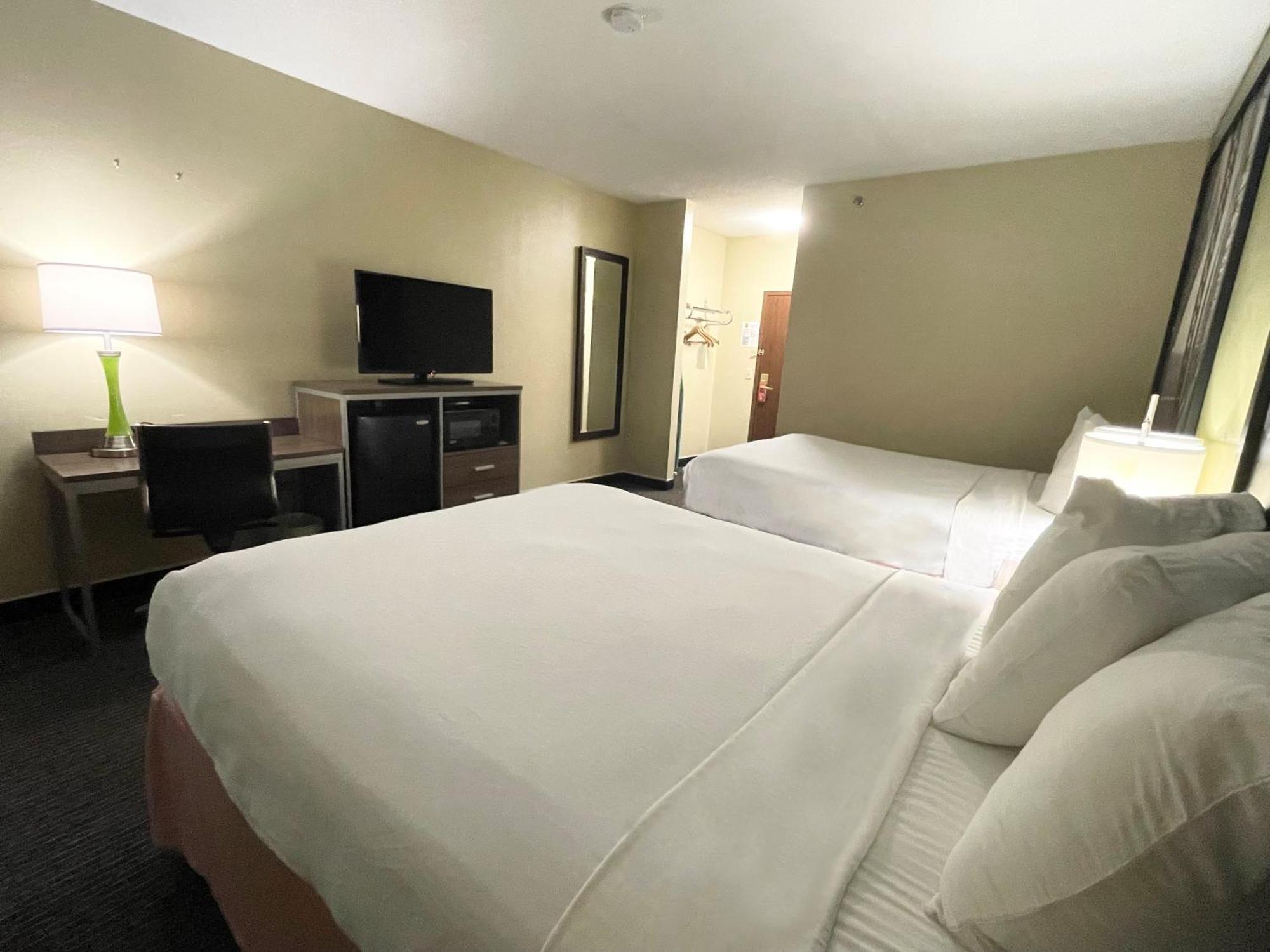 Отель Super 8 By Wyndham St Charles Saint Charles Экстерьер фото