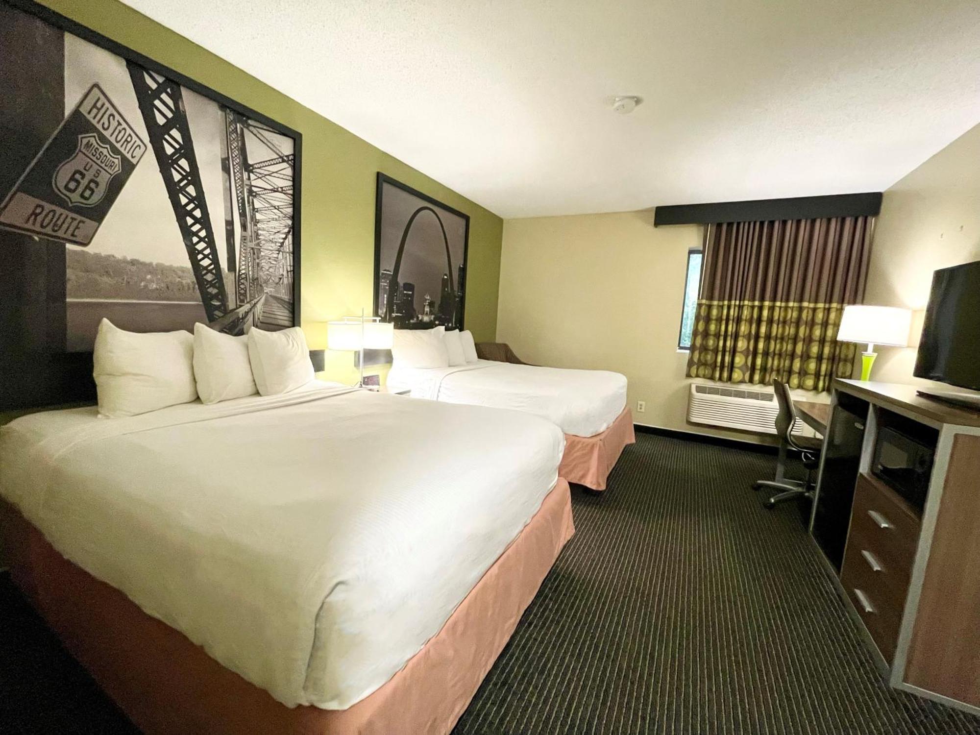 Отель Super 8 By Wyndham St Charles Saint Charles Экстерьер фото