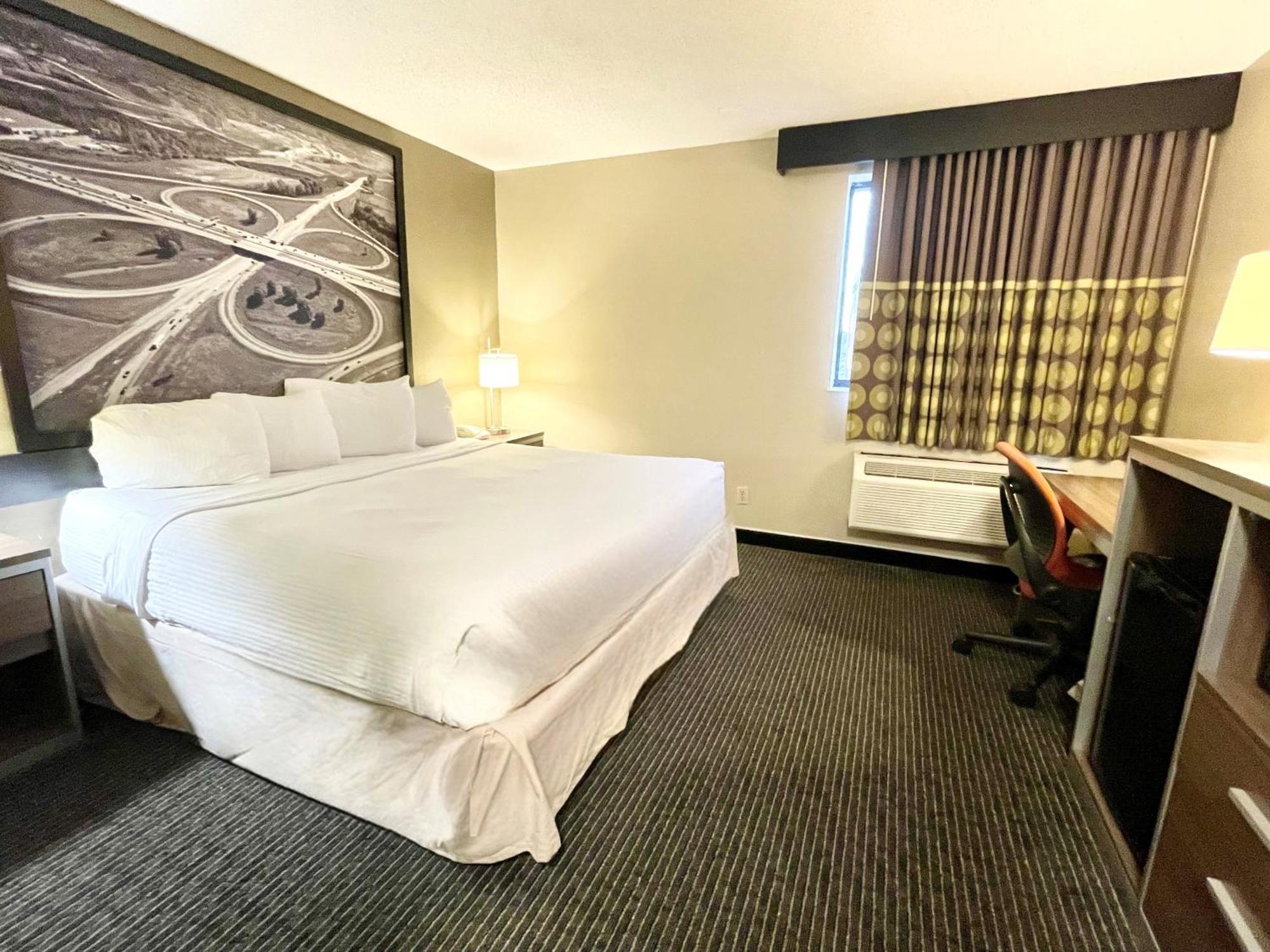 Отель Super 8 By Wyndham St Charles Saint Charles Экстерьер фото