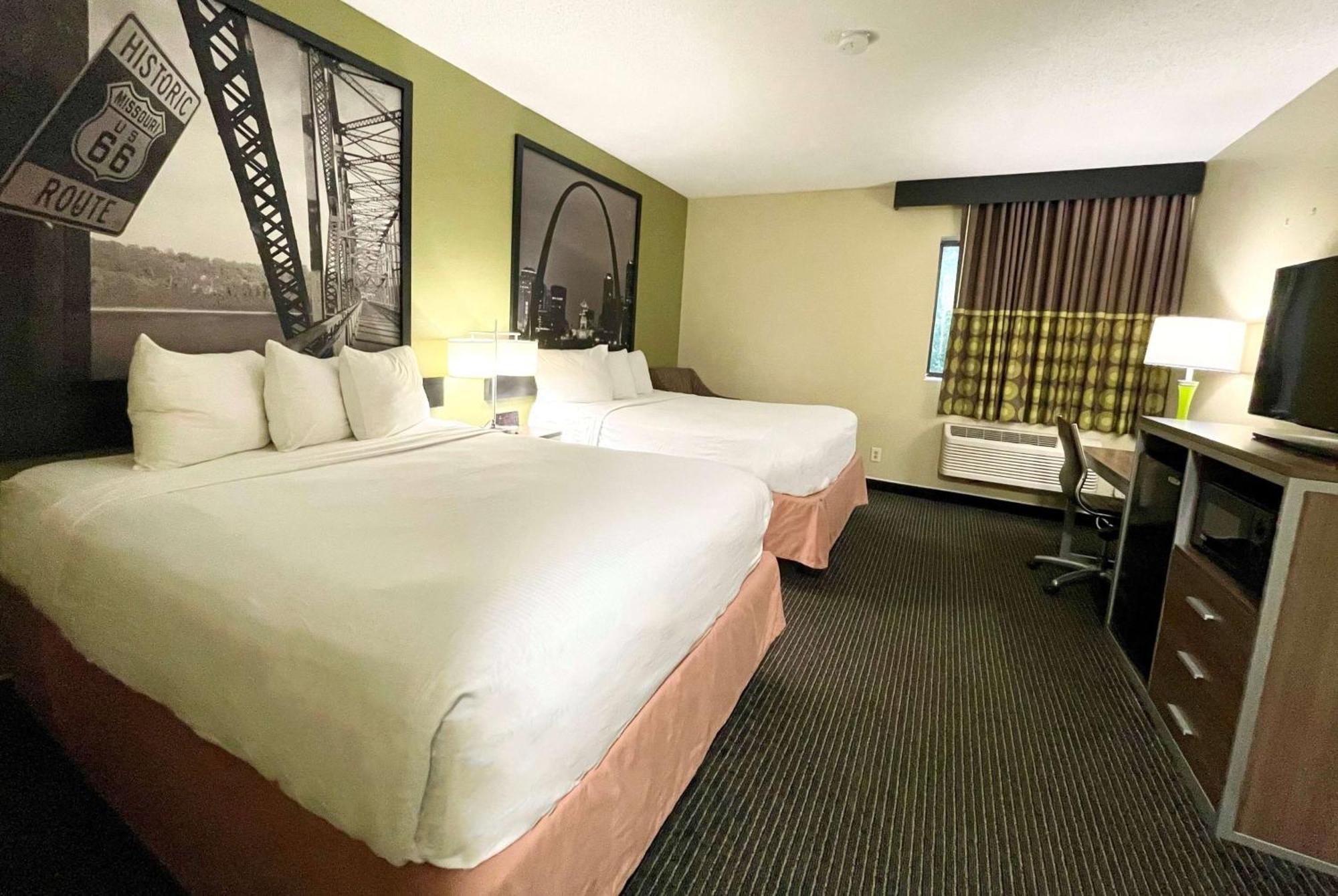 Отель Super 8 By Wyndham St Charles Saint Charles Экстерьер фото