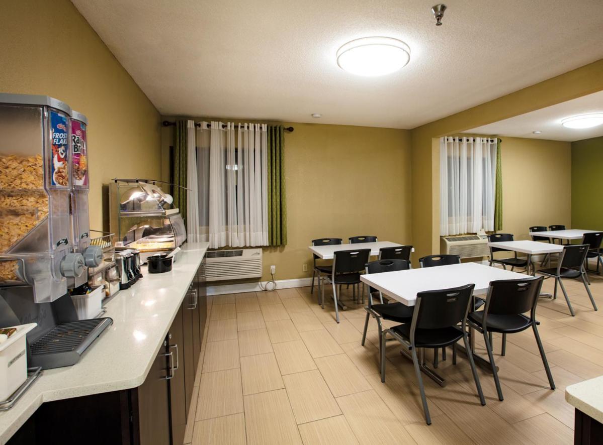 Отель Super 8 By Wyndham St Charles Saint Charles Экстерьер фото