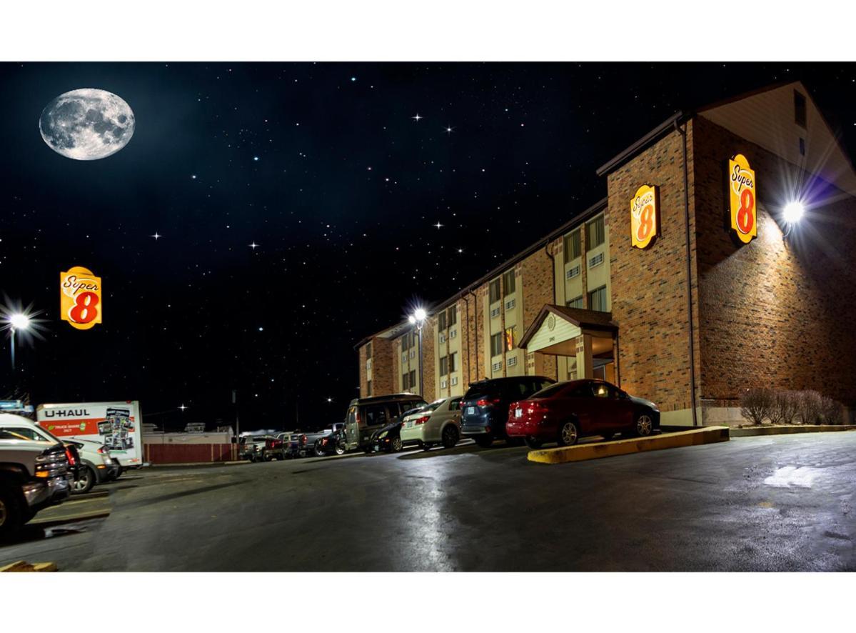 Отель Super 8 By Wyndham St Charles Saint Charles Экстерьер фото